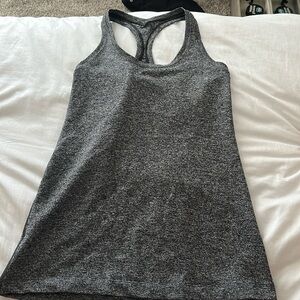 Lululemon gray tank top🤩